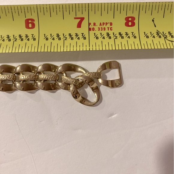 Elegant Gold Necklace Set - Picture 7 of 8